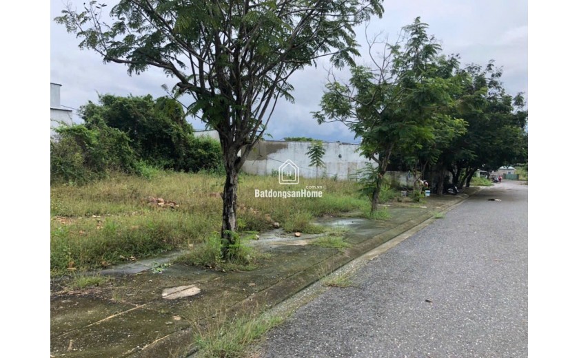 BÁN ĐẤT ĐƯỜNG 13M KHU TĐC ĐẤT LÀNH - VĨNH THÁI - DT: 72m2 ngang 4,5m lô sạch k hố ga dây điện - Hướng : Đông Nam